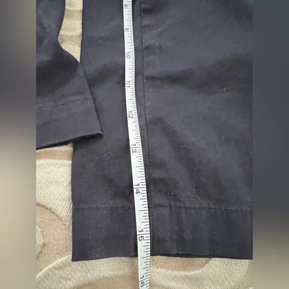 Ann Taylor Size 6 Bermuda shorts like new. Color is navy, like new - Picture 6 of 7